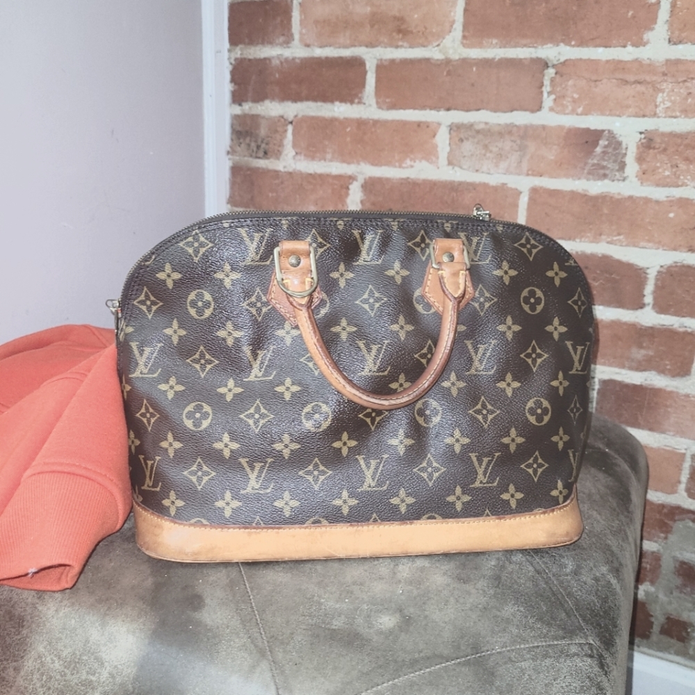 Louis Vuitton Alma Mongram bag